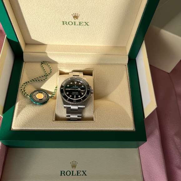 New Rolex Submariner - Picture 2 of 2